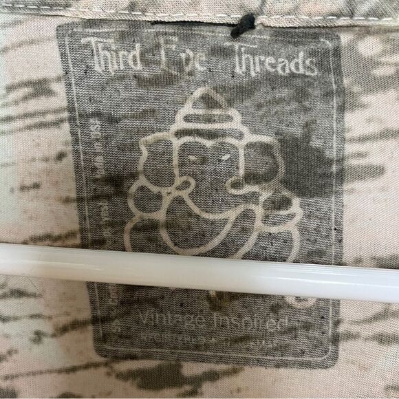 Third Eye Threads Semi Sheer Elephant Short Sleeve Shirt Green Grey Large - Picture 4 of 4